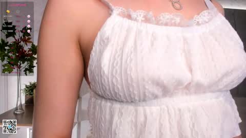 Snapshot of ethalfrost chatting on 02/21/25, 05:42 Dana today my first day online show from 02/21/25, 05:42