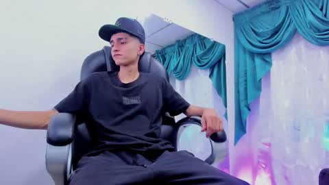 Snapshot of ethan_boy_ chatting on 12/17/24, 01:07 Ethan online show from 12/17/24, 01:07