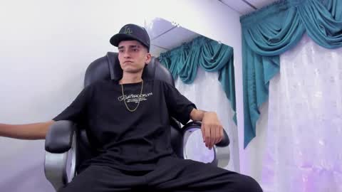 Snapshot of ethan_boy_ chatting on 12/19/24, 10:00 Ethan online show from 12/19/24, 10:00