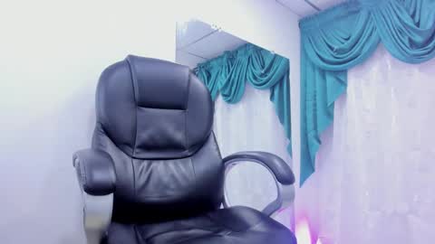 Snapshot of ethan_boy_ chatting on 12/21/24, 01:36 Ethan online show from 12/21/24, 01:36