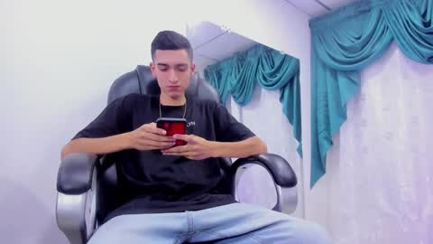 Snapshot of ethan_boy_ chatting on 01/11/25, 08:32 Ethan online show from 01/11/25, 08:32