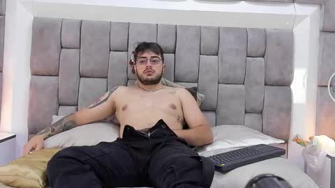 ethan_greys online show from 11/26/25, 04:46