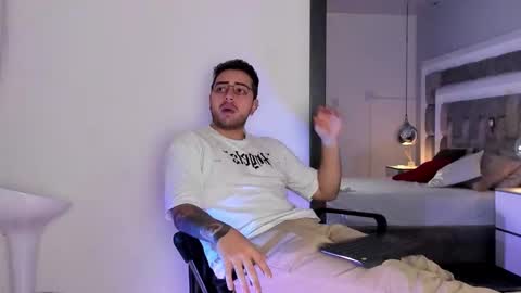 ethan_greys online show from 12/01/25, 04:28