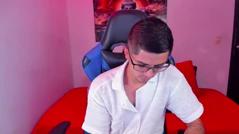 Snapshot of ethan_sai01 chatting on 11/12/25, 11:36 ETHAN SAI online show from 11/12/25, 11:36