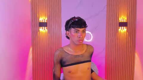 Snapshot of ethan_thouse chatting on 11/22/25, 12:26 ethan_thouse online show from 11/22/25, 12:26