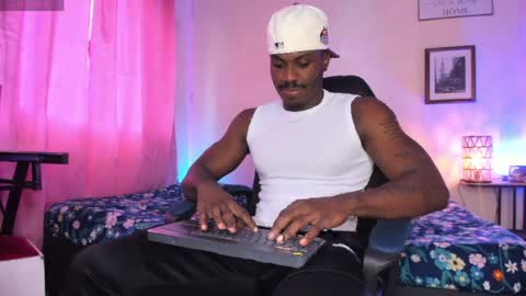 ethan travis online show from 04/29/26, 09:21