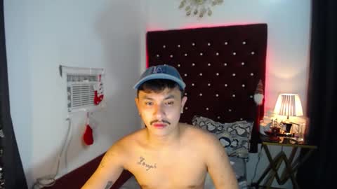 Snapshot of ethan_uwuxx chatting on 11/17/25, 11:38 DAVE online show from 11/17/25, 11:38