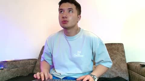 ethanconnor_ online show from 12/05/25, 07:54