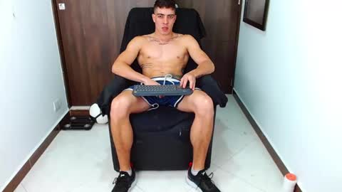 ethangreey1 online show from 02/13/25, 01:08