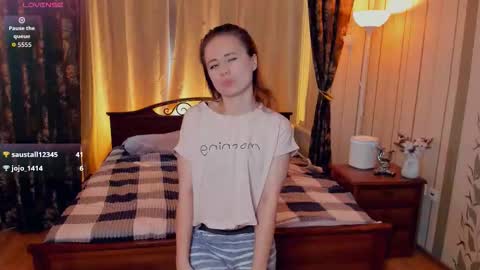 Snapshot of eugeniabrainard chatting on 10/03/25, 08:00 Kira and Kamila online show from 10/03/25, 08:00