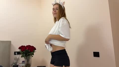 Snapshot of eugenierickel chatting on 05/19/26, 02:23 Alice online show from 05/19/26, 02:23