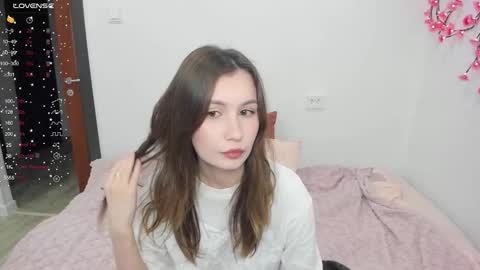 Veronica Tiia Lilith left to right online show from 02/17/26, 10:27