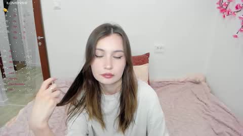 Veronica Tiia Lilith left to right online show from 02/21/26, 11:39