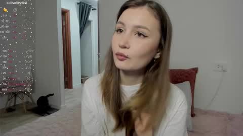 Veronica Tiia Lilith left to right online show from 03/27/26, 09:25