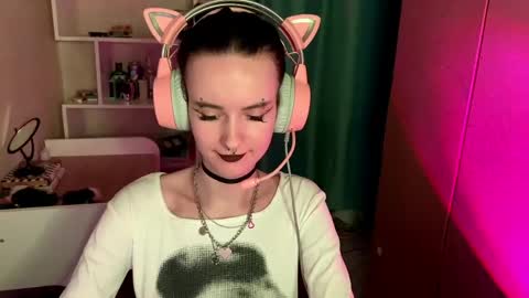 Snapshot of eunabiddlecome chatting on 05/08/26, 05:35 Kate online show from 05/08/26, 05:35