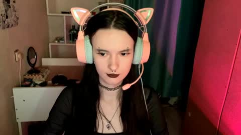 Snapshot of eunabiddlecome chatting on 05/17/26, 05:05 Kate online show from 05/17/26, 05:05