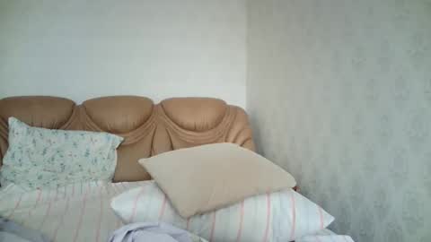 eva00186 online show from 10/10/25, 08:46