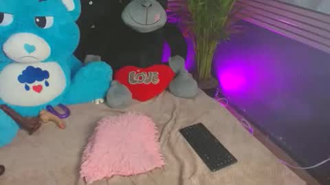 Snapshot of eva_06 chatting on 11/08/25, 11:25 eva_06 online show from 11/08/25, 11:25