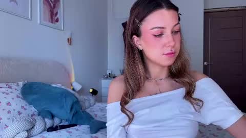 Snapshot of eva_collins_x chatting on 07/10/26, 02:27 Eva online show from 07/10/26, 02:27