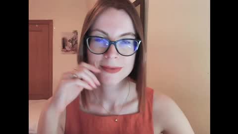 Snapshot of eva_cutesmile chatting on 05/25/26, 06:47 Eva online show from 05/25/26, 06:47