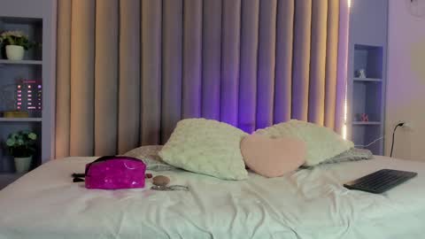 EVA DAEMON  online show from 02/06/25, 11:21