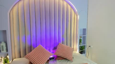 EVA DAEMON  online show from 12/04/25, 11:41