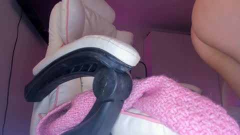 Eva Davis online show from 01/18/25, 01:52