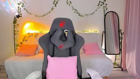 Eva Davis online show from 09/21/25, 02:13