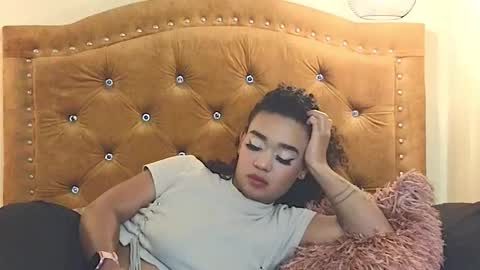 Eva Foxs  online show from 11/22/25, 11:26