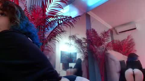 E V A online show from 12/01/25, 08:03