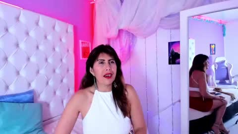 Snapshot of eva_loretti chatting on 01/23/25, 06:49 online show from 01/23/25, 06:49