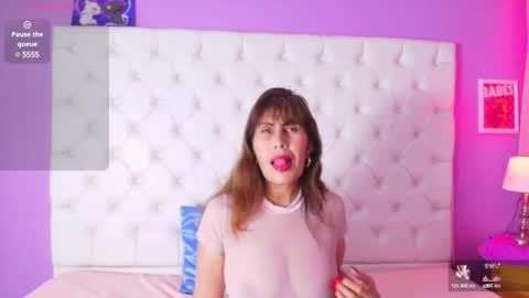 Snapshot of eva_loretti chatting on 01/28/25, 02:43 online show from 01/28/25, 02:43