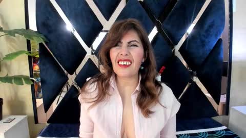 Snapshot of eva_loretti chatting on 10/26/25, 03:45 online show from 10/26/25, 03:45