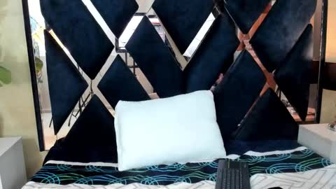 Snapshot of eva_loretti chatting on 11/13/25, 02:54 online show from 11/13/25, 02:54