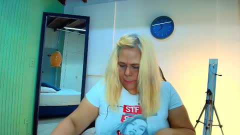 eva_love49 online show from 03/18/26, 06:00