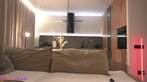 Eva online show from 04/24/26, 09:17