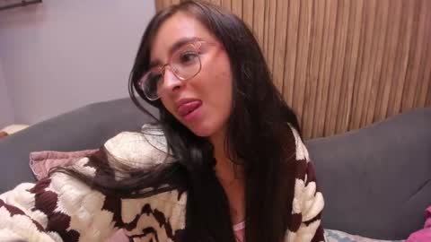 Snapshot of eva_macalliter chatting on 01/19/25, 08:39 Angelinne online show from 01/19/25, 08:39