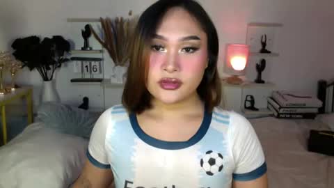 Queen Eva Mazikeen online show from 11/16/25, 08:14