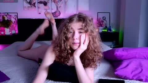 Eva meaw online show from 04/29/26, 07:42