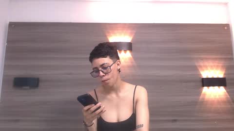 Snapshot of eva_monwalker chatting on 02/15/25, 07:06 Eva cute online show from 02/15/25, 07:06