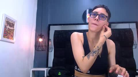 Snapshot of eva_monwalker chatting on 11/19/25, 04:51 Eva cute online show from 11/19/25, 04:51