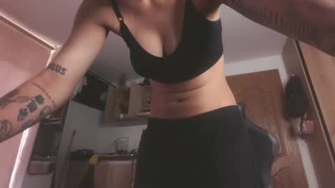 Snapshot of eva_monwalker chatting on 06/11/26, 01:09 Eva cute online show from 06/11/26, 01:09