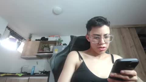 Snapshot of eva_monwalker chatting on 06/12/26, 12:59 Eva cute online show from 06/12/26, 12:59