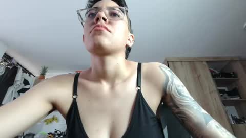 Snapshot of eva_monwalker chatting on 06/17/26, 12:50 Eva cute online show from 06/17/26, 12:50