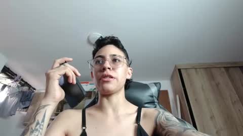 Snapshot of eva_monwalker chatting on 06/22/26, 01:08 Eva cute online show from 06/22/26, 01:08