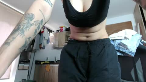 Snapshot of eva_monwalker chatting on 06/25/26, 01:48 Eva cute online show from 06/25/26, 01:48