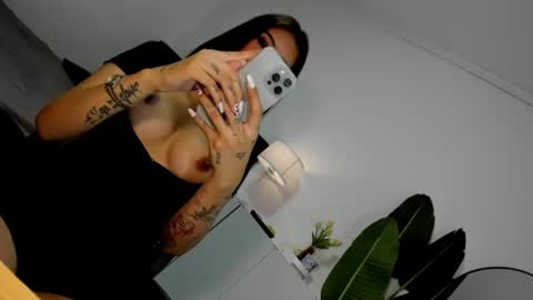 Snapshot of eva_penelope chatting on 06/12/26, 02:32 EVA online show from 06/12/26, 02:32