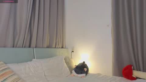 Eva online show from 11/23/25, 12:21