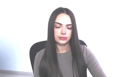 Eva online show from 11/25/25, 11:43