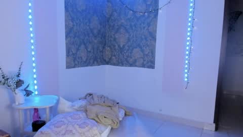 Eva  online show from 04/04/26, 09:40